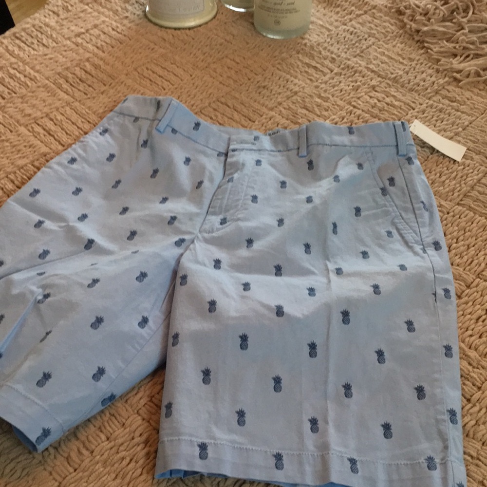 Izod 32 shorts nwt